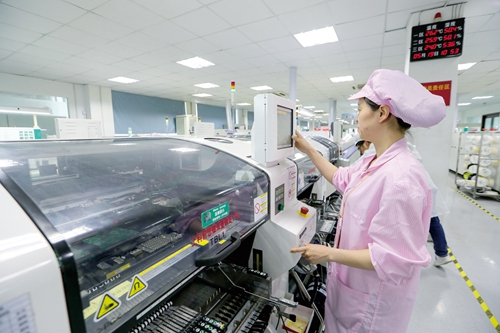 江苏省启东市新能源产业由传统制造向&ldquo;智造&rdquo;转变